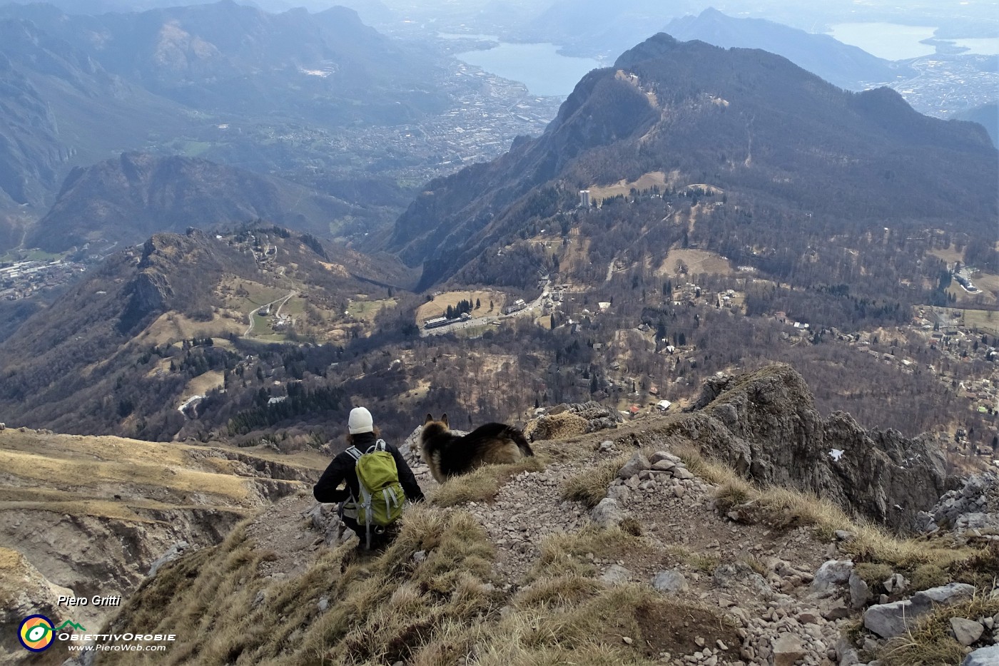 90 Non senza una sosta anche per goderci il bel panorama.JPG